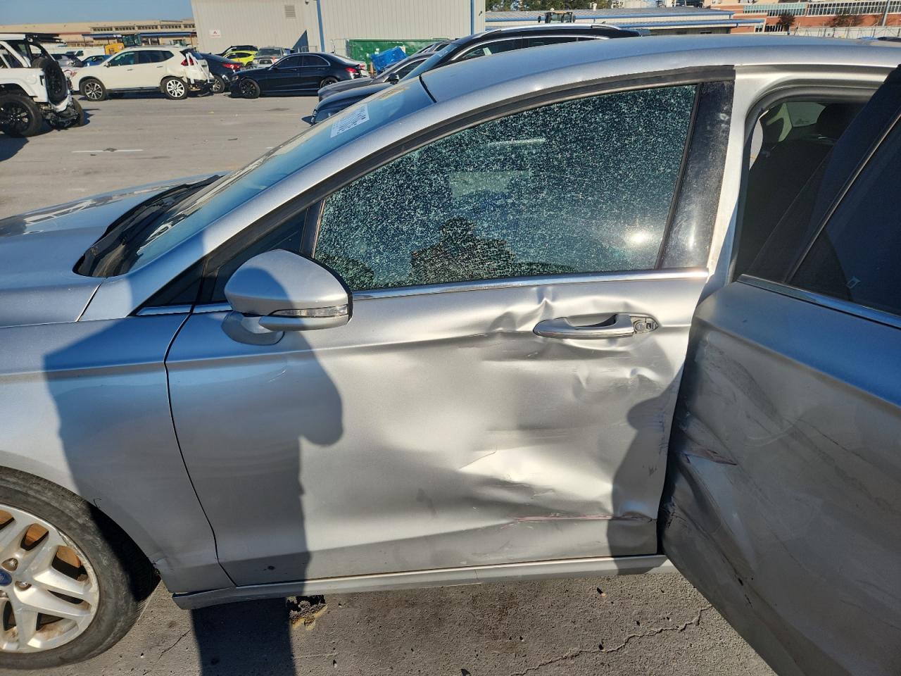 2016 FORD FUSION SE photo 19
