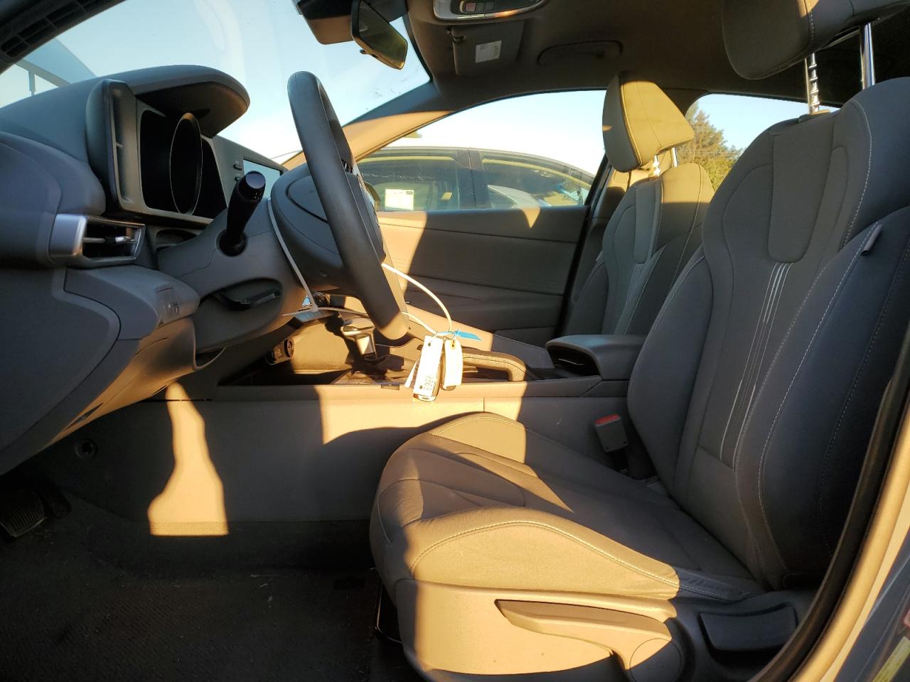 2022 HYUNDAI ELANTRA SEL photo 13