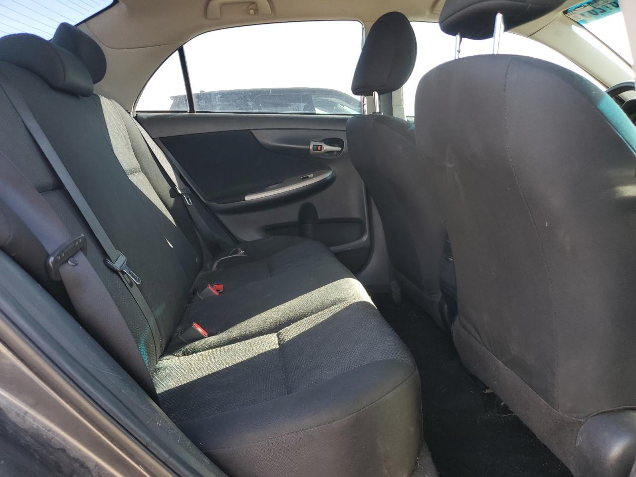 2010 TOYOTA COROLLA S photo 19