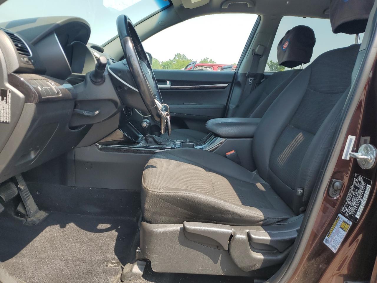 2015 KIA SORENTO LX photo 13