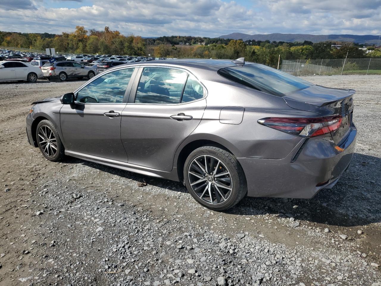 2021 TOYOTA CAMRY SE photo 3