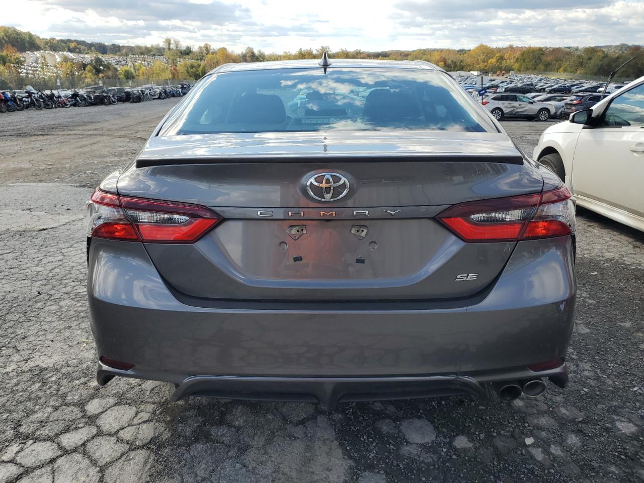 2021 TOYOTA CAMRY SE photo 11