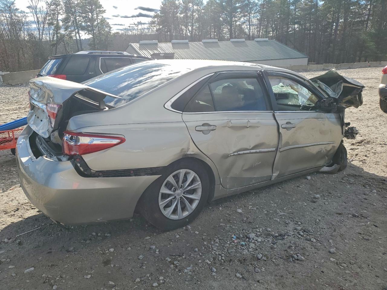 2016 TOYOTA CAMRY LE photo 3