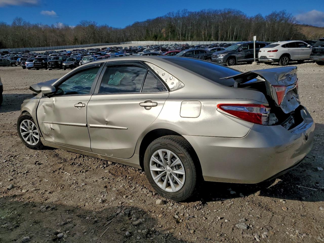 2016 TOYOTA CAMRY LE photo 2