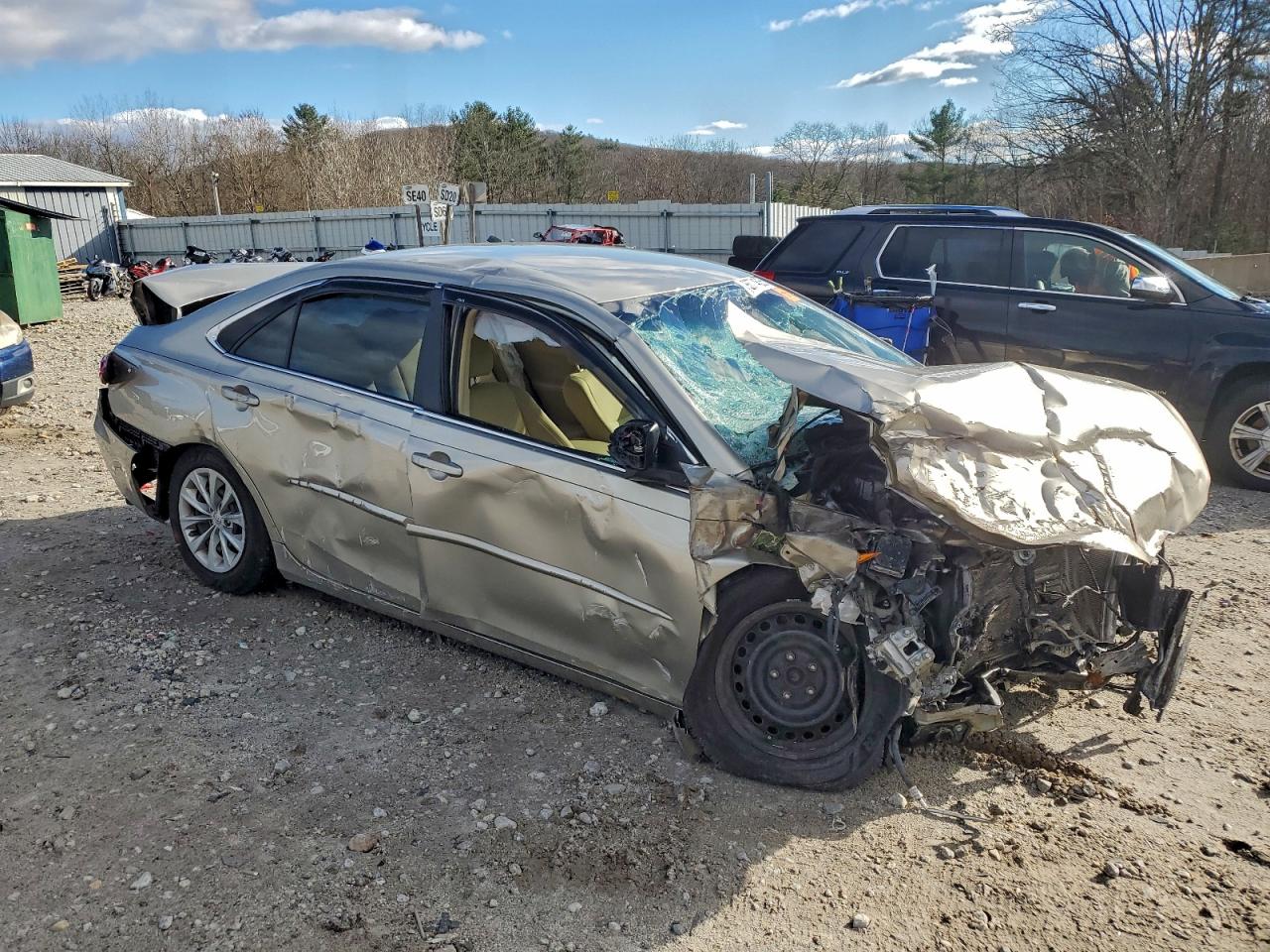 2016 TOYOTA CAMRY LE photo 4