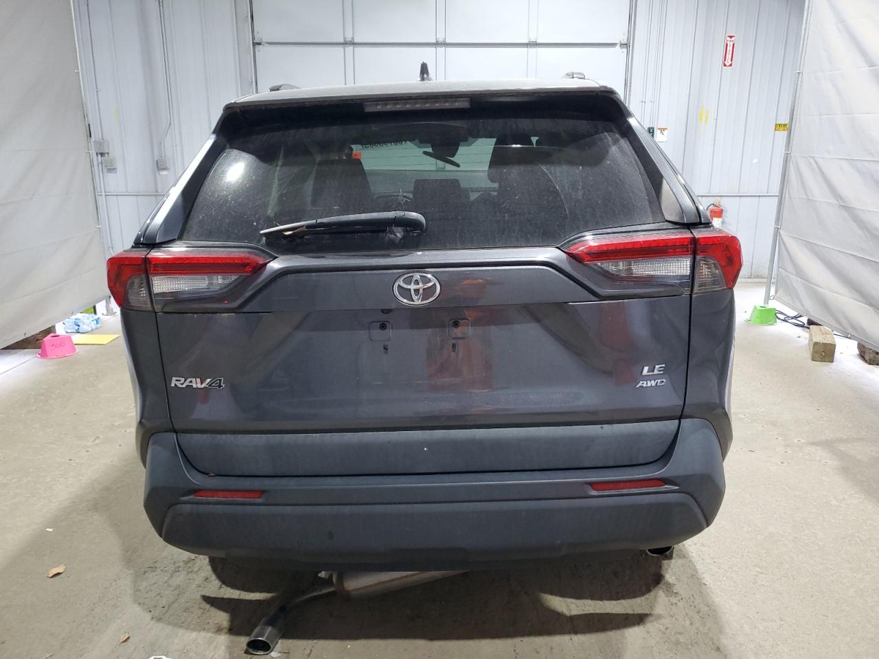 2019 TOYOTA RAV4 LE photo 11