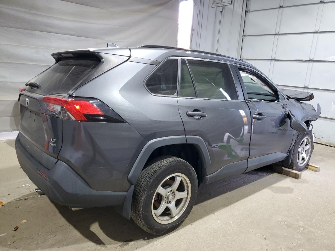 2019 TOYOTA RAV4 LE photo 5