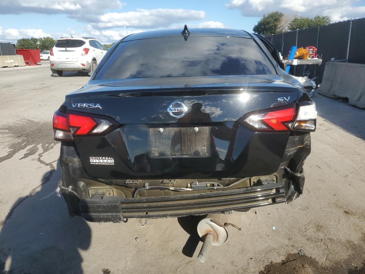 2021 NISSAN VERSA SV photo 11