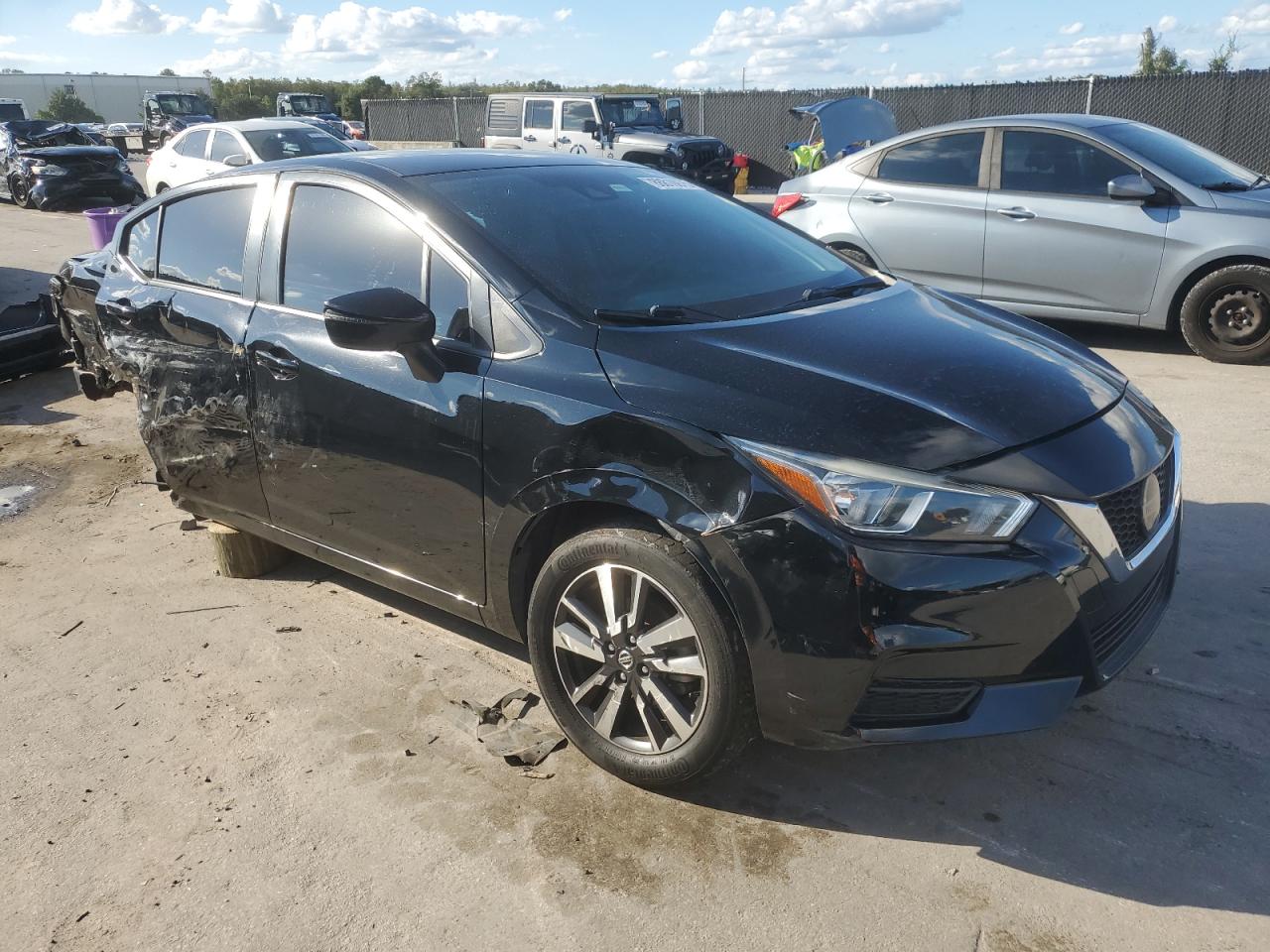 2021 NISSAN VERSA SV photo 7