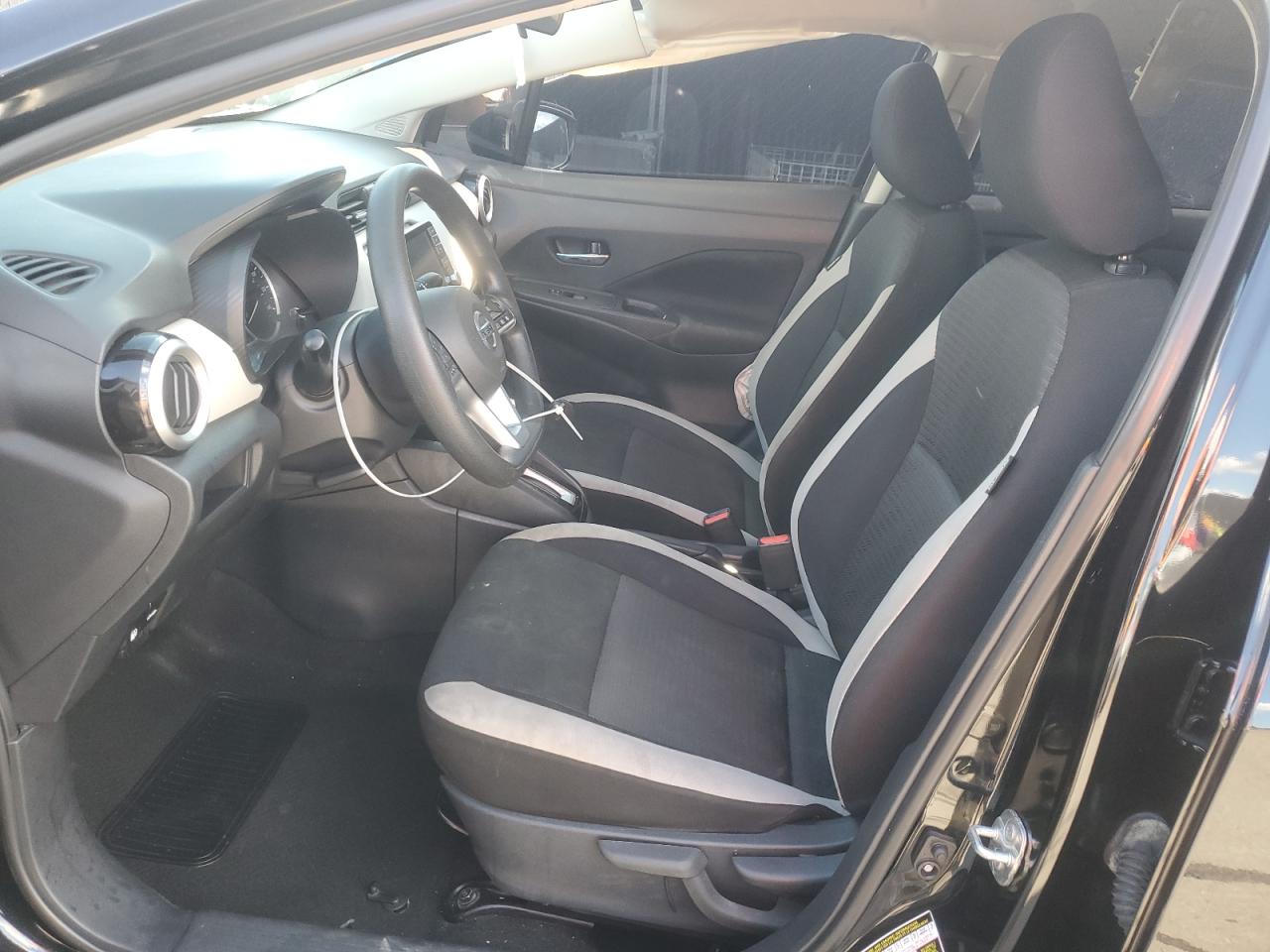 2021 NISSAN VERSA SV photo 13