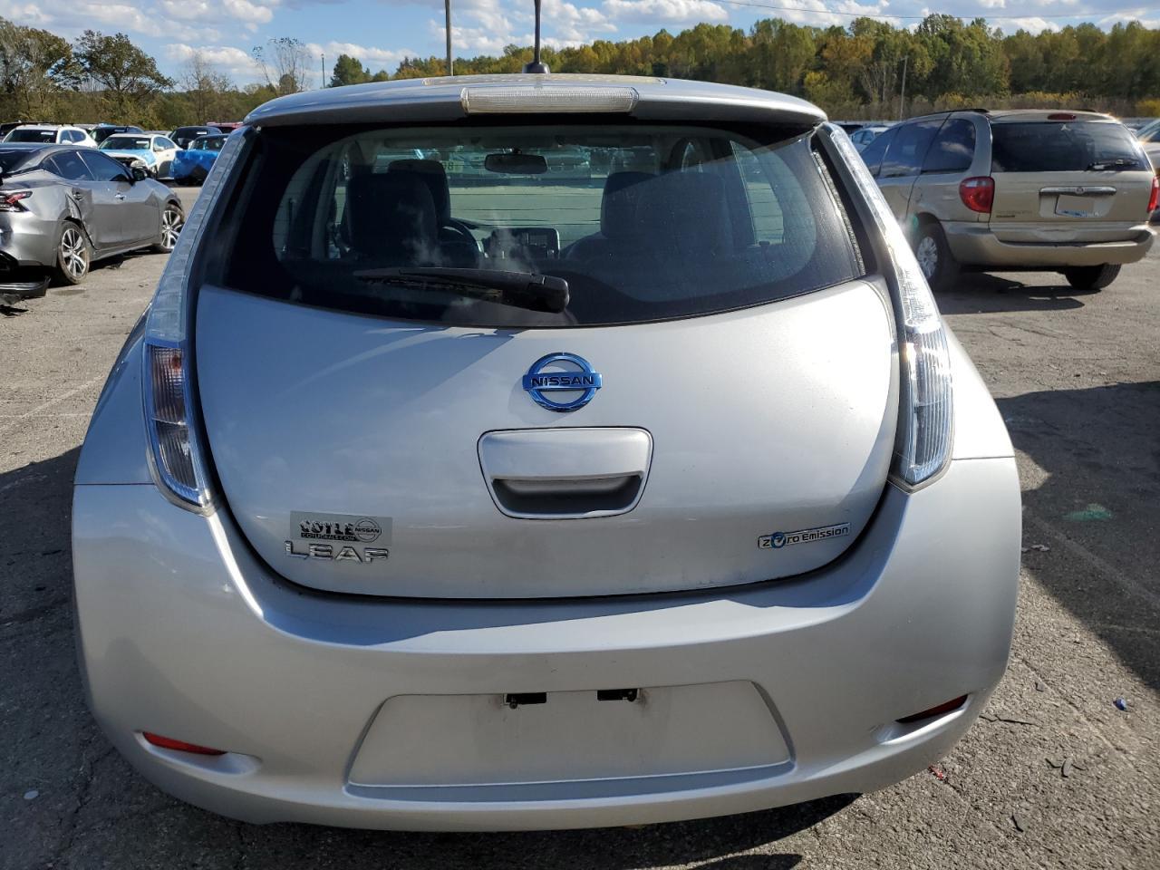 2013 NISSAN LEAF S photo 11
