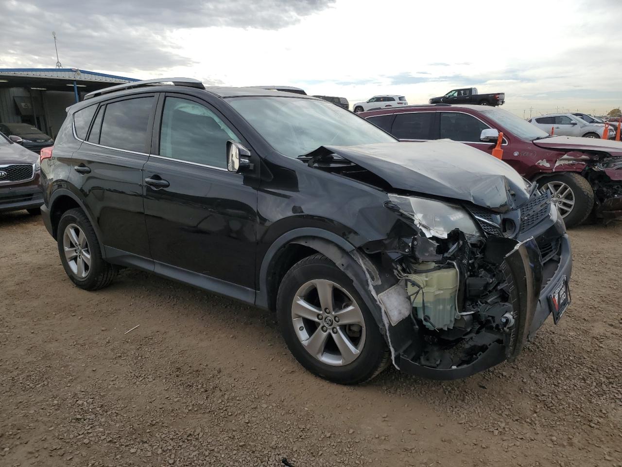 2015 TOYOTA RAV4 XLE photo 4