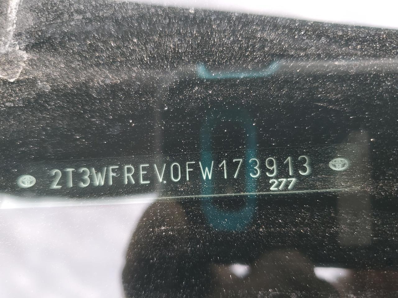 2015 TOYOTA RAV4 XLE photo 13
