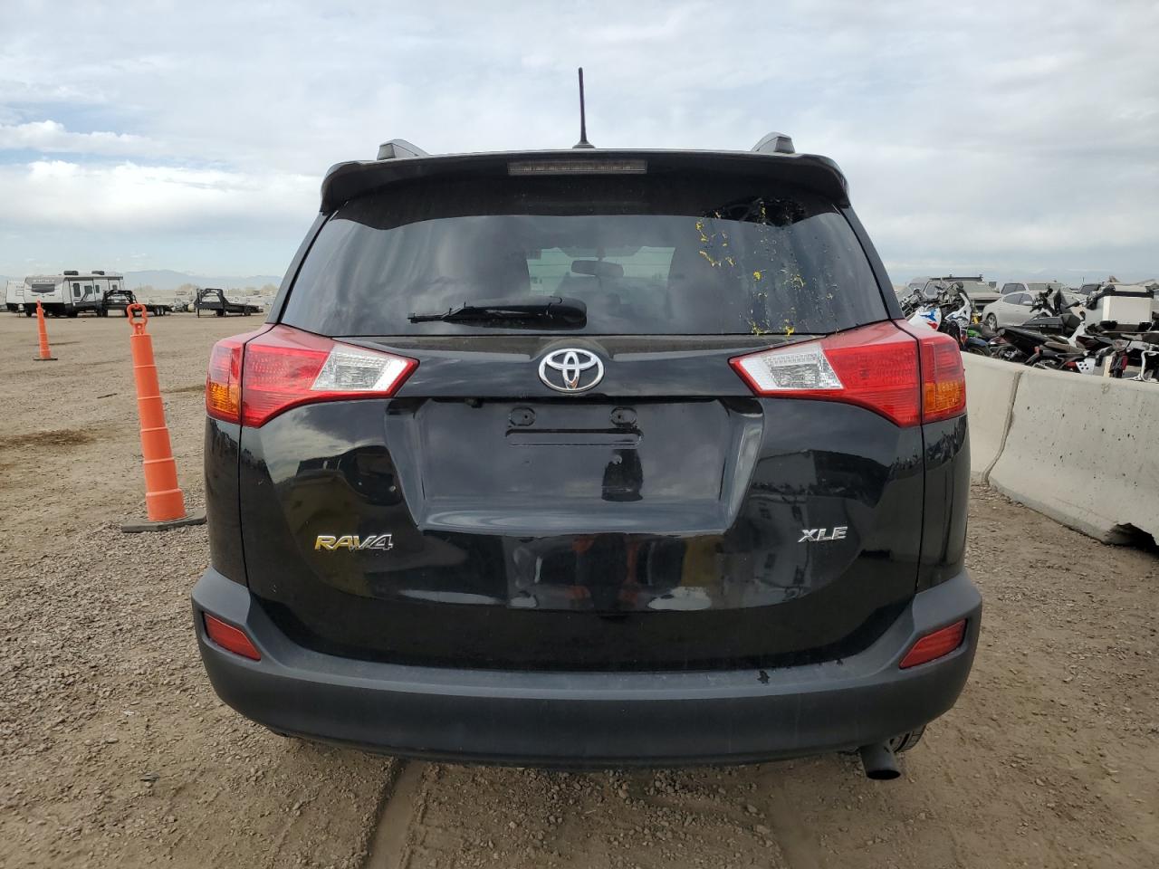 2015 TOYOTA RAV4 XLE photo 6