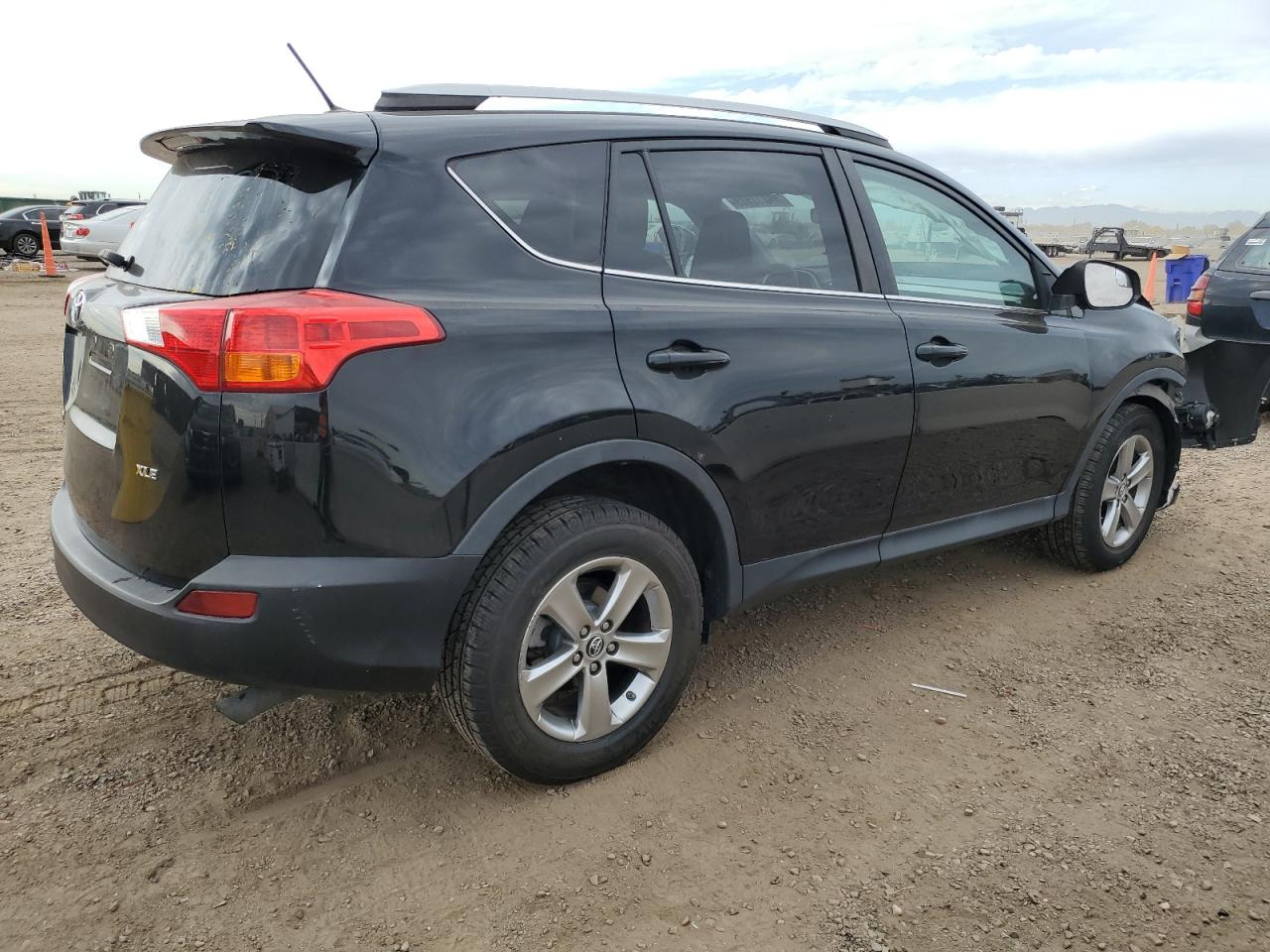 2015 TOYOTA RAV4 XLE photo 3
