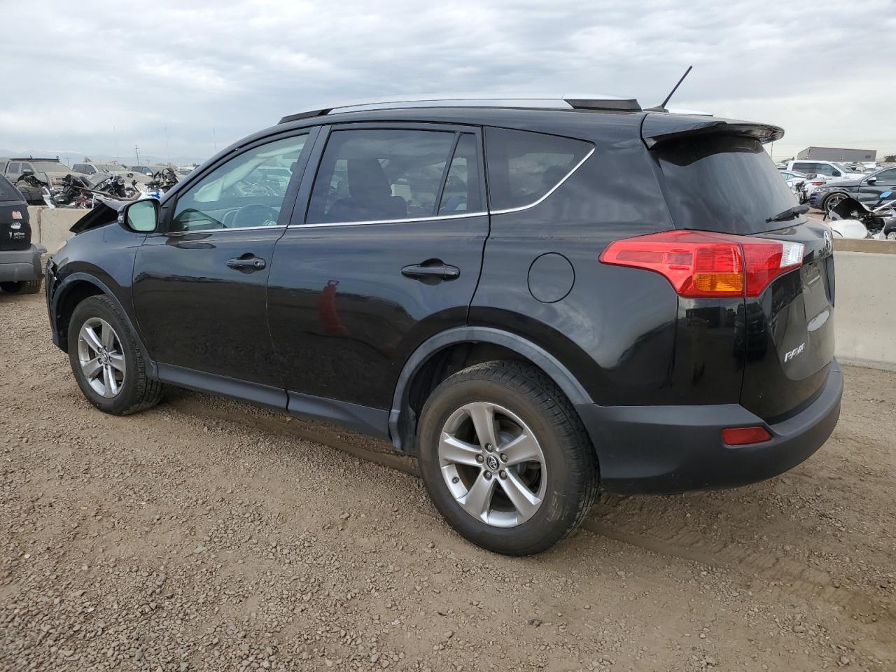 2015 TOYOTA RAV4 XLE photo 2