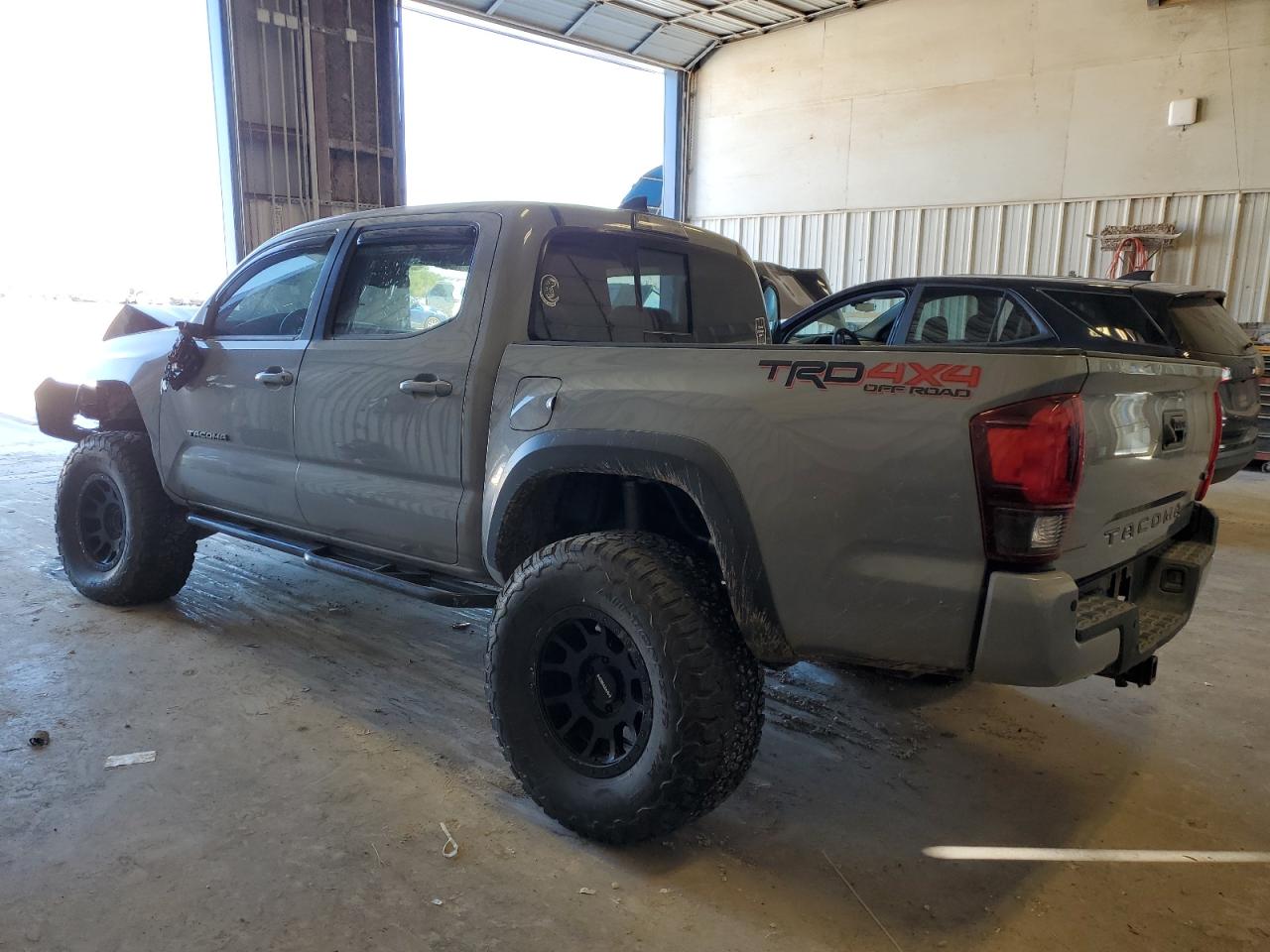 2019 TOYOTA TACOMA DOUBLE CAB photo 2