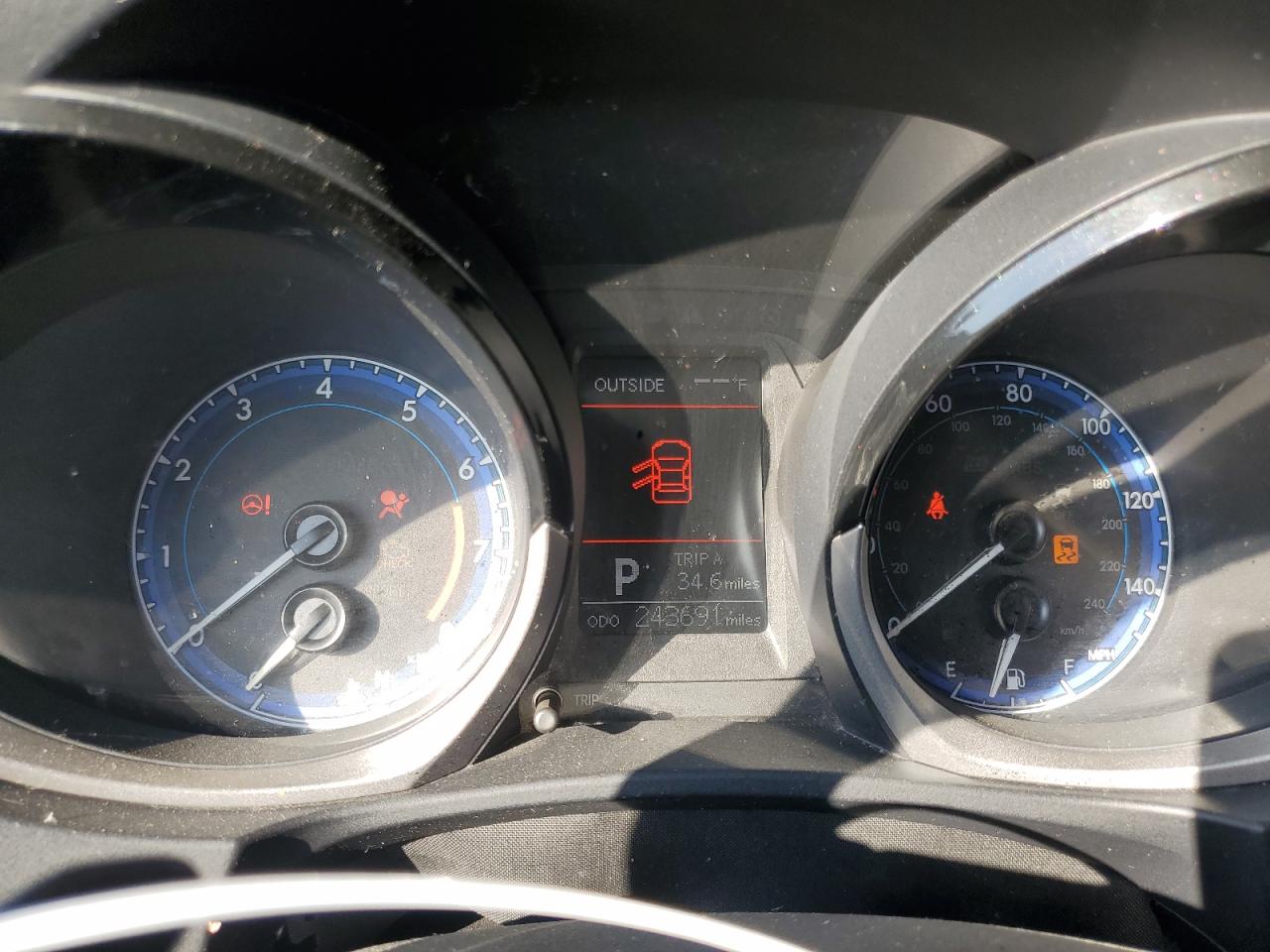 2015 TOYOTA COROLLA L photo 17