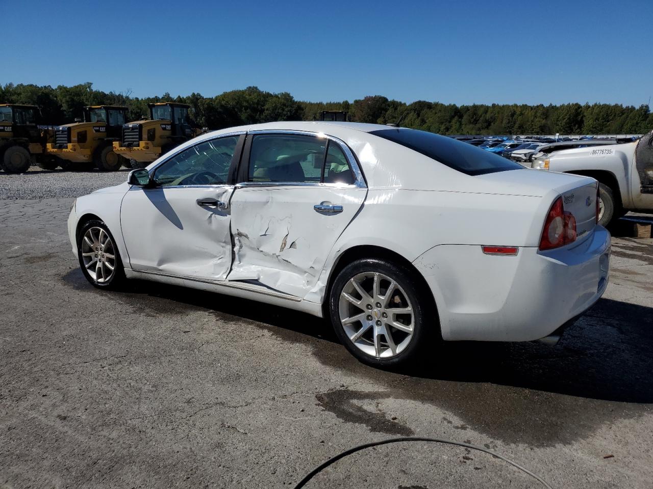 2011 CHEVROLET MALIBU LTZ photo 2
