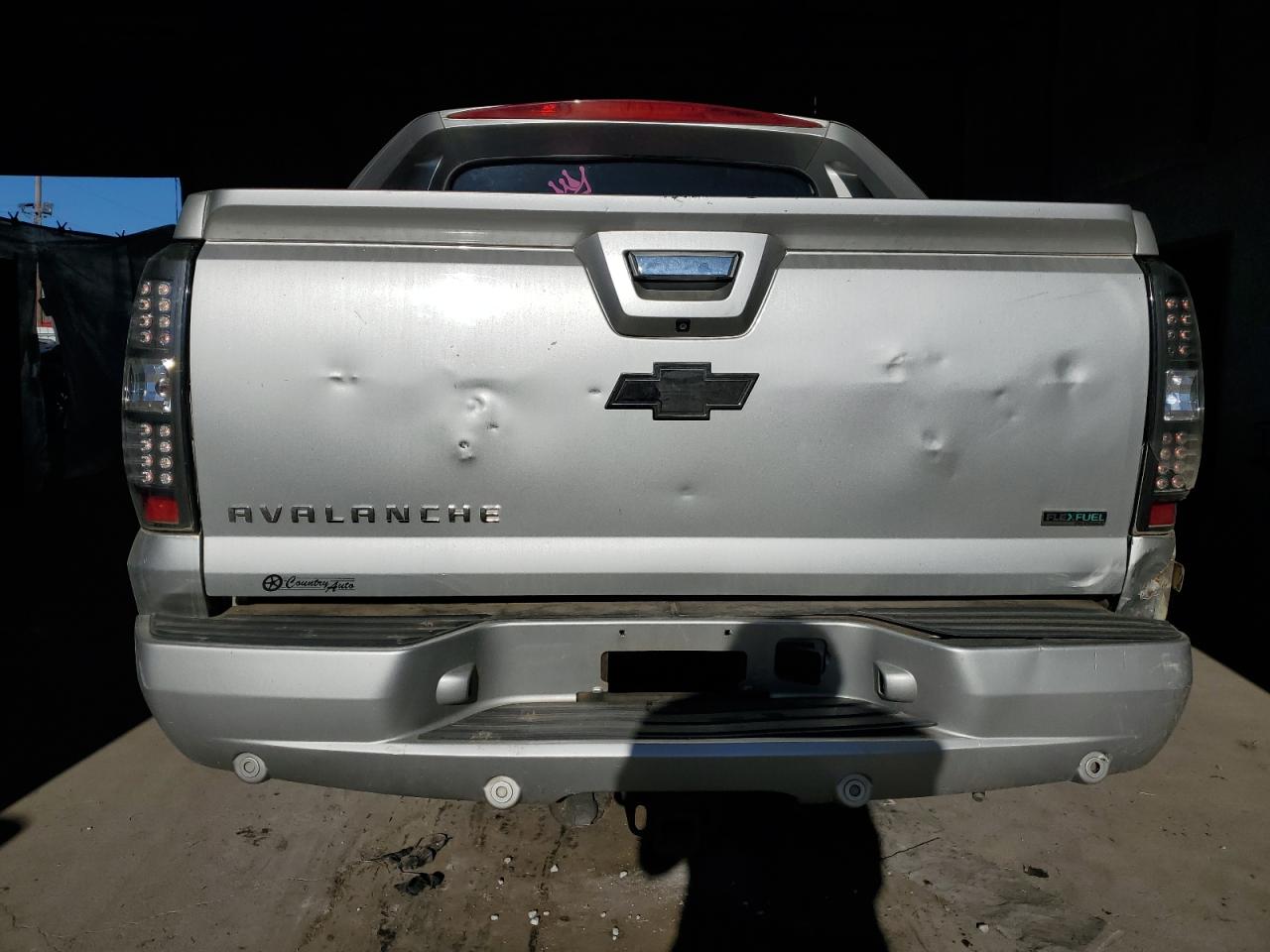 2011 CHEVROLET AVALANCHE LT photo 11