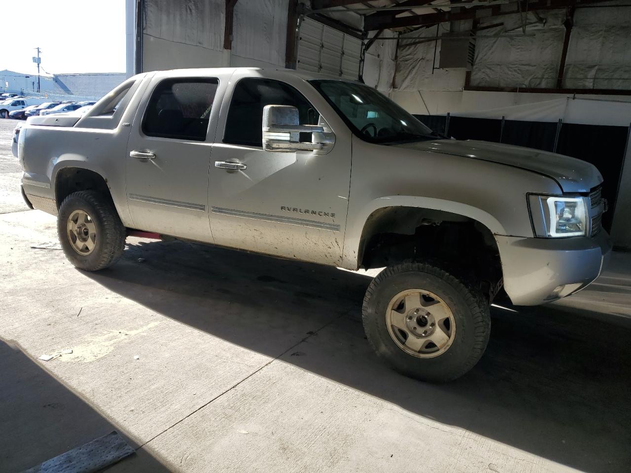 2011 CHEVROLET AVALANCHE LT photo 7