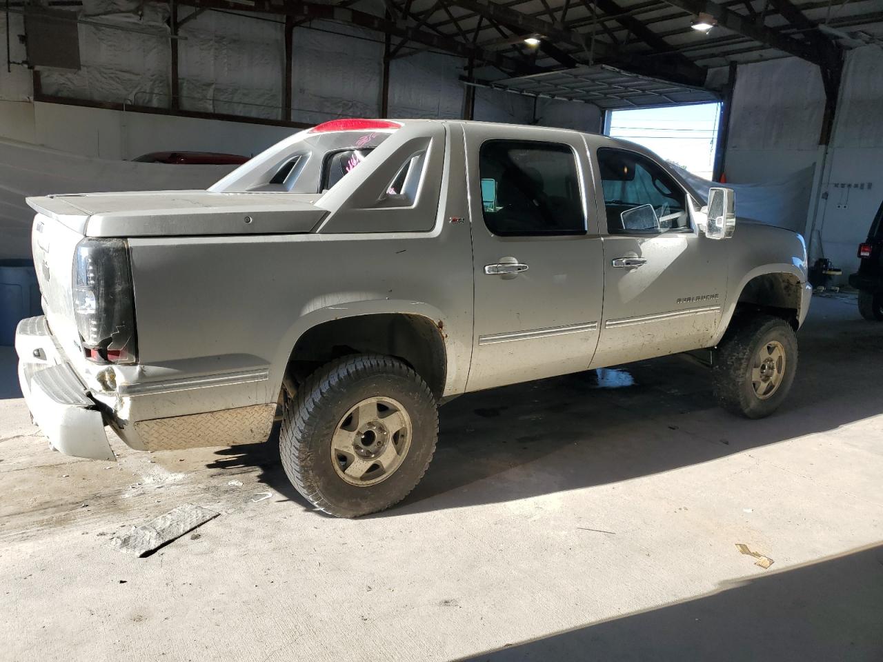 2011 CHEVROLET AVALANCHE LT photo 5