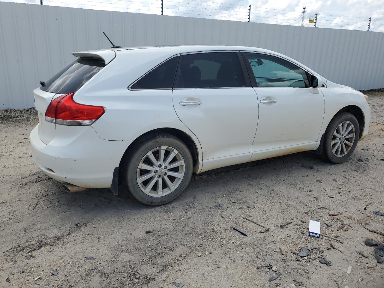 2009 TOYOTA VENZA photo 3