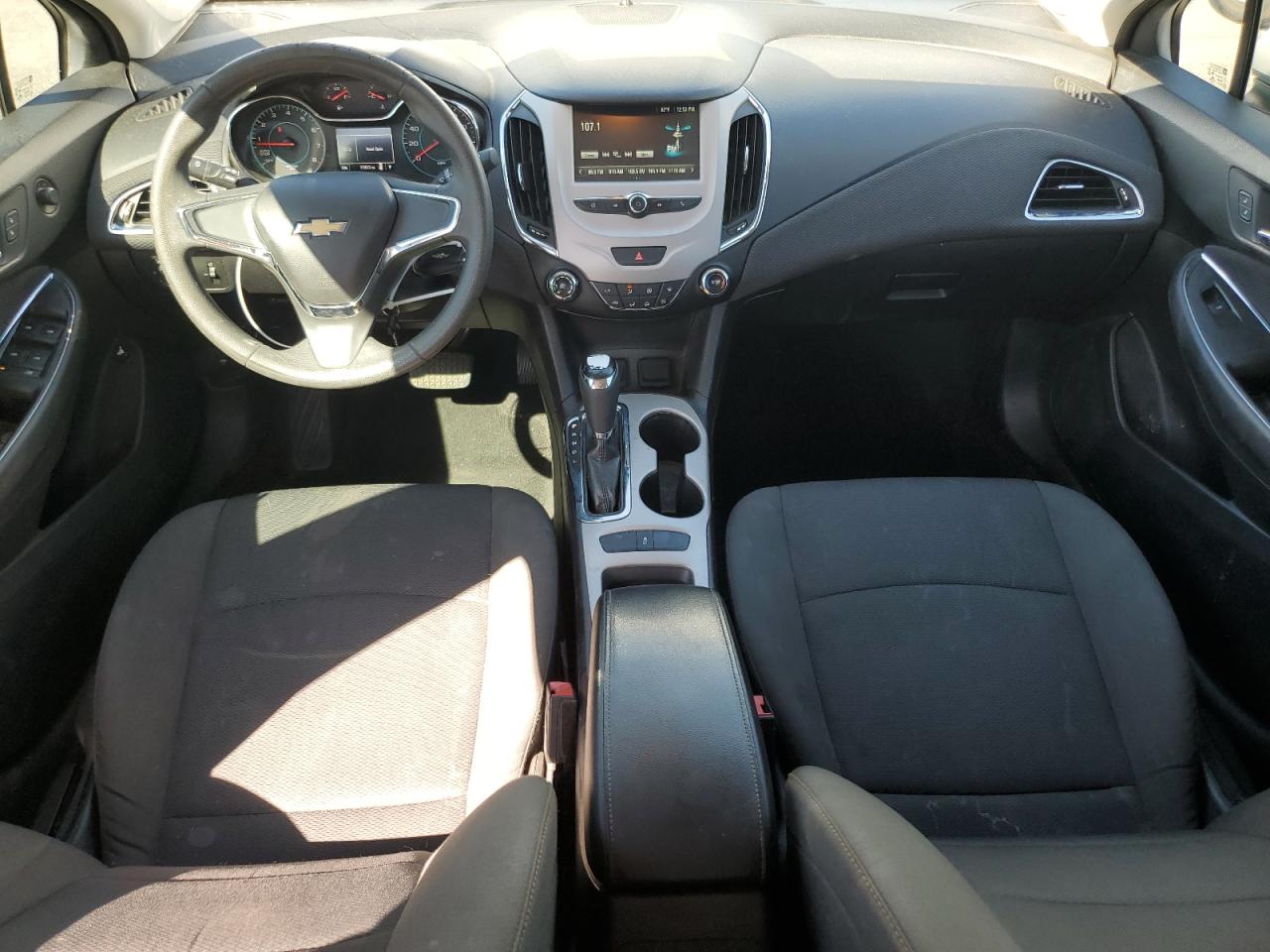 2017 CHEVROLET CRUZE LS photo 8