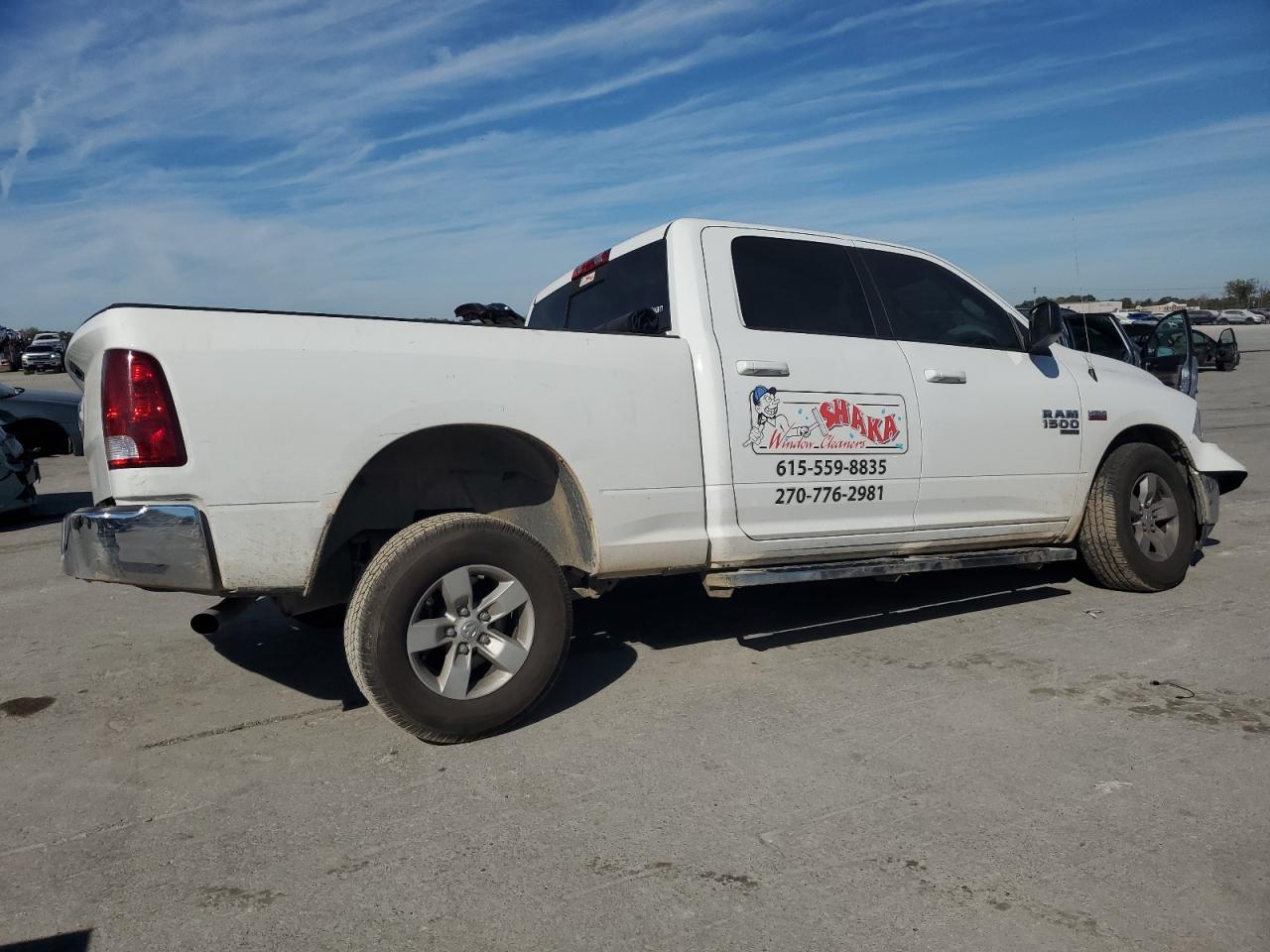 2019 RAM 1500 CLASSIC SLT photo 3