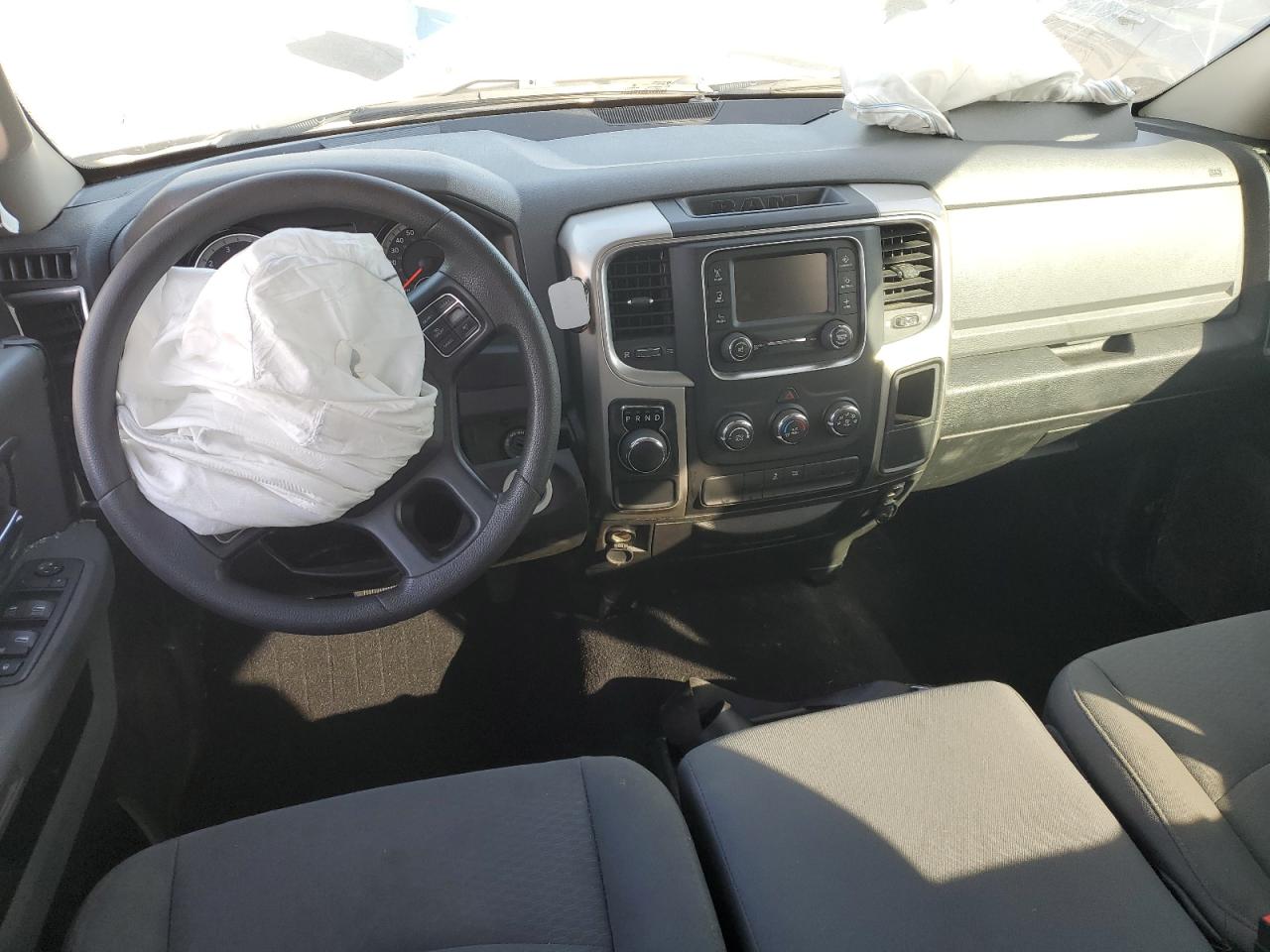 2019 RAM 1500 CLASSIC SLT photo 8