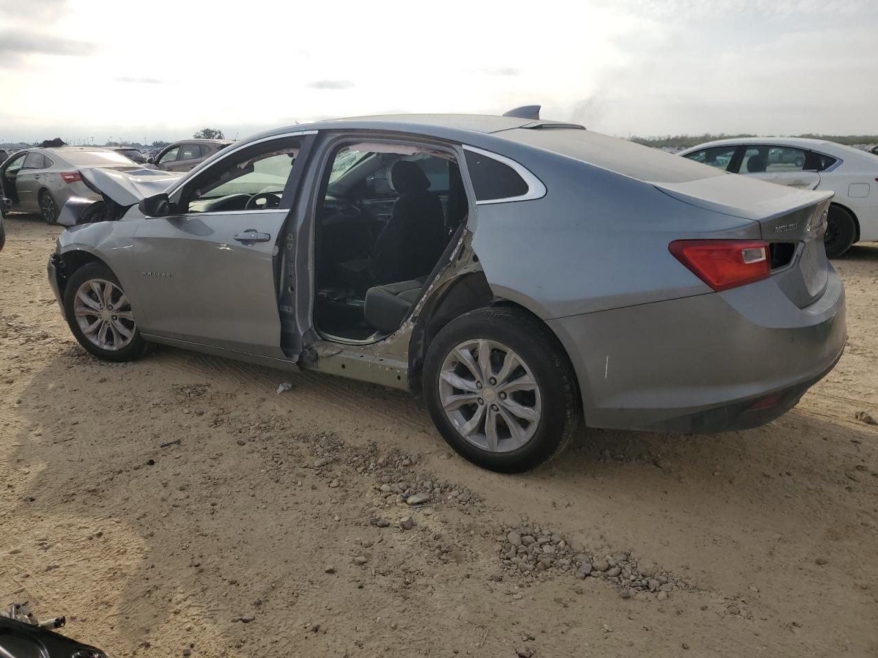 2024 CHEVROLET MALIBU LT photo 3