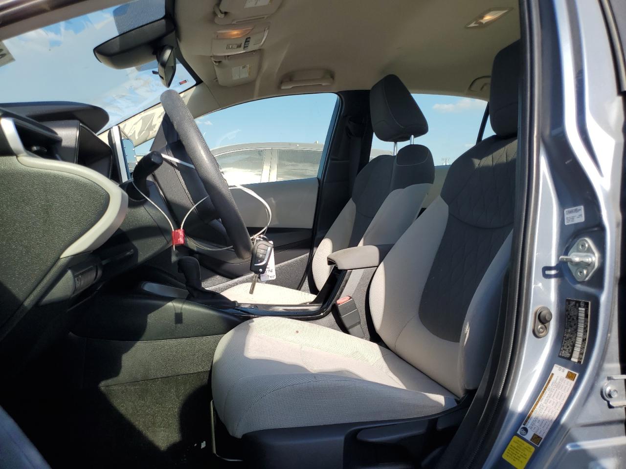 2020 TOYOTA COROLLA LE photo 13