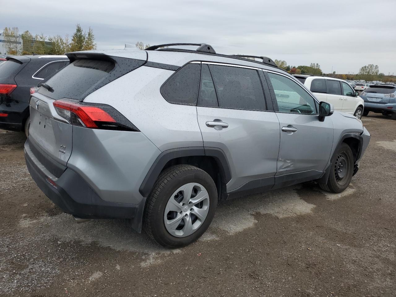 2021 TOYOTA RAV4 LE photo 5