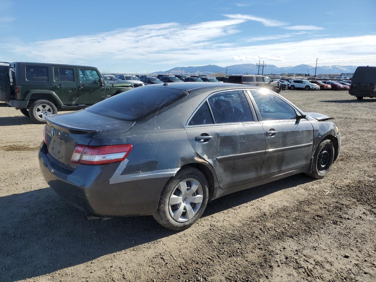 2010 TOYOTA CAMRY LE photo 3