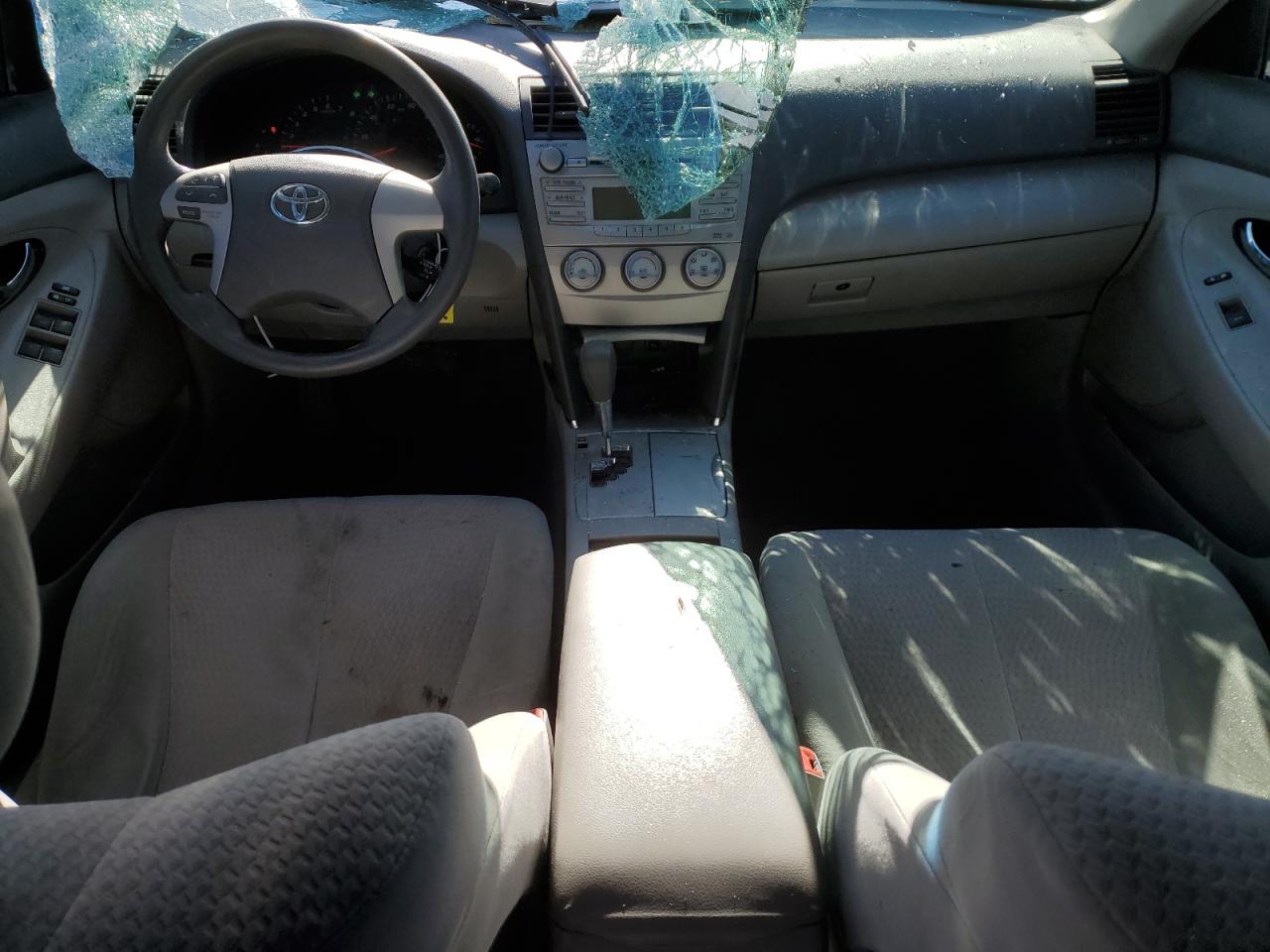 2010 TOYOTA CAMRY LE photo 8