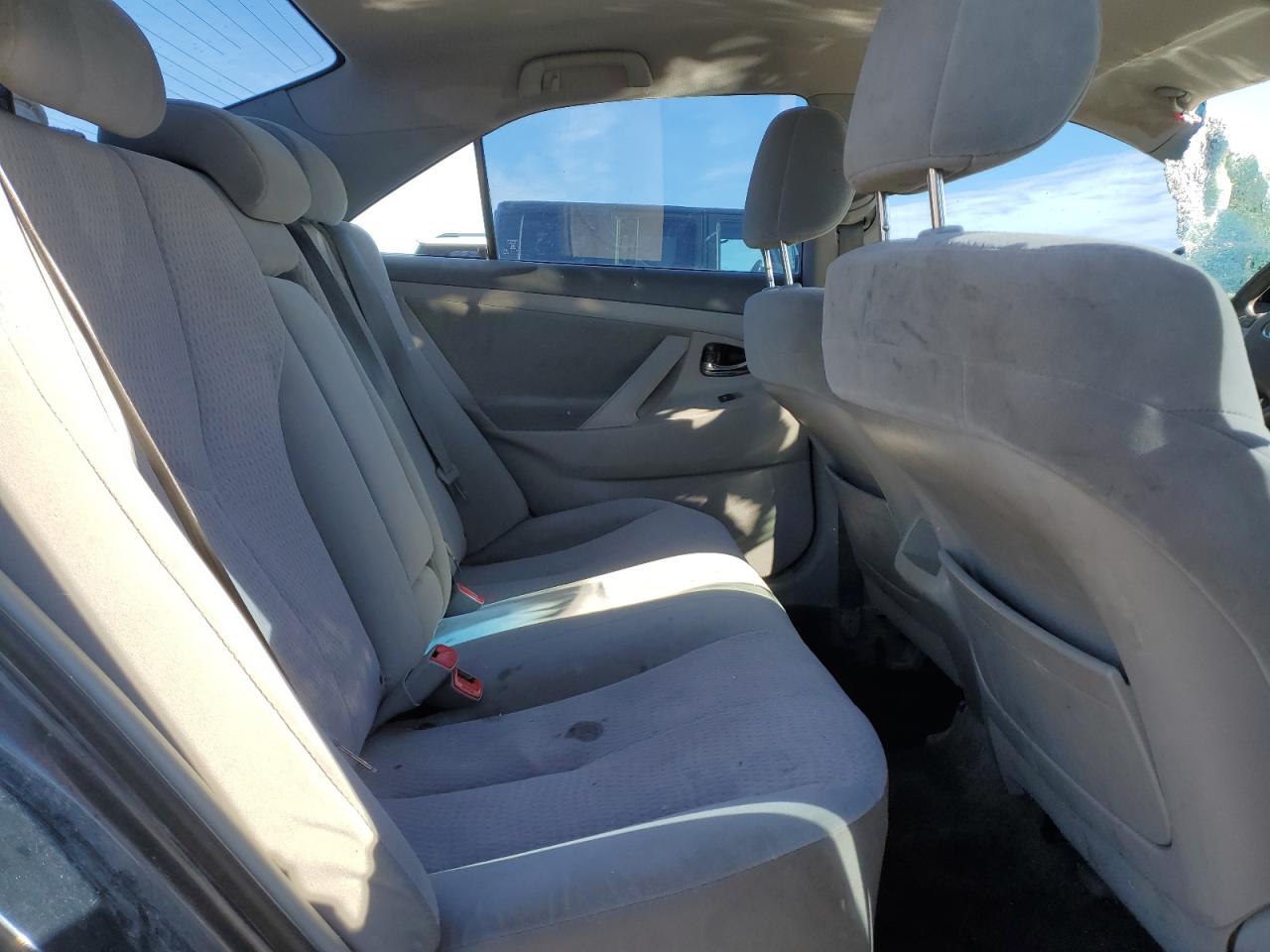 2010 TOYOTA CAMRY LE photo 10