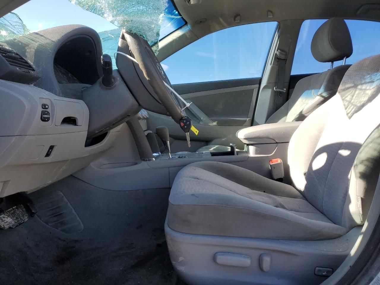 2010 TOYOTA CAMRY LE photo 7