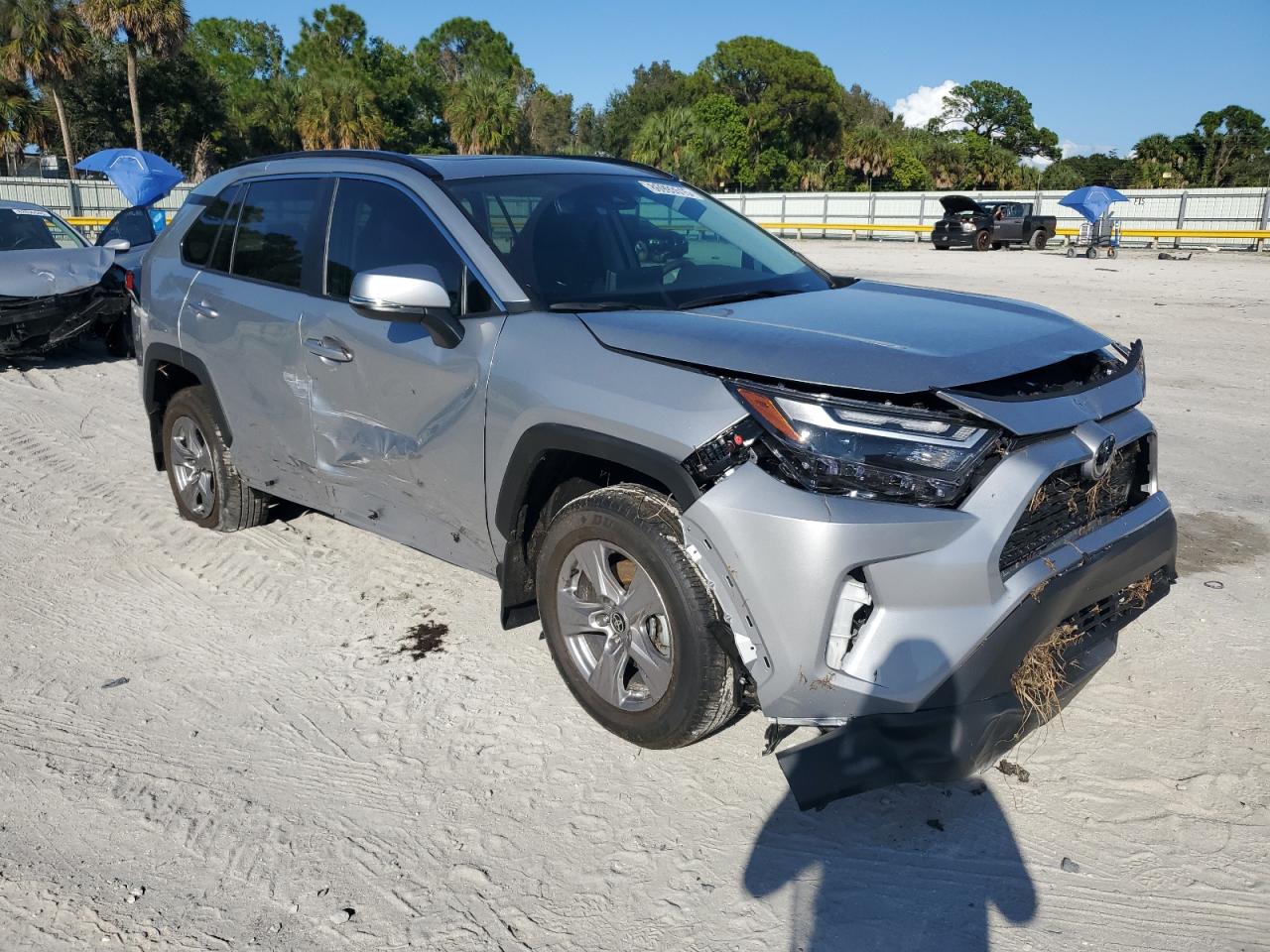 2025 TOYOTA RAV4 XLE photo 13