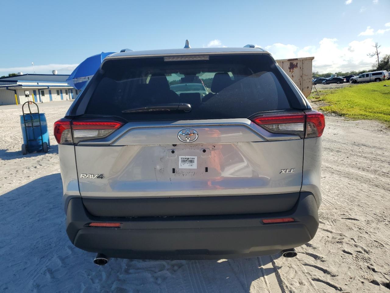 2025 TOYOTA RAV4 XLE photo 21