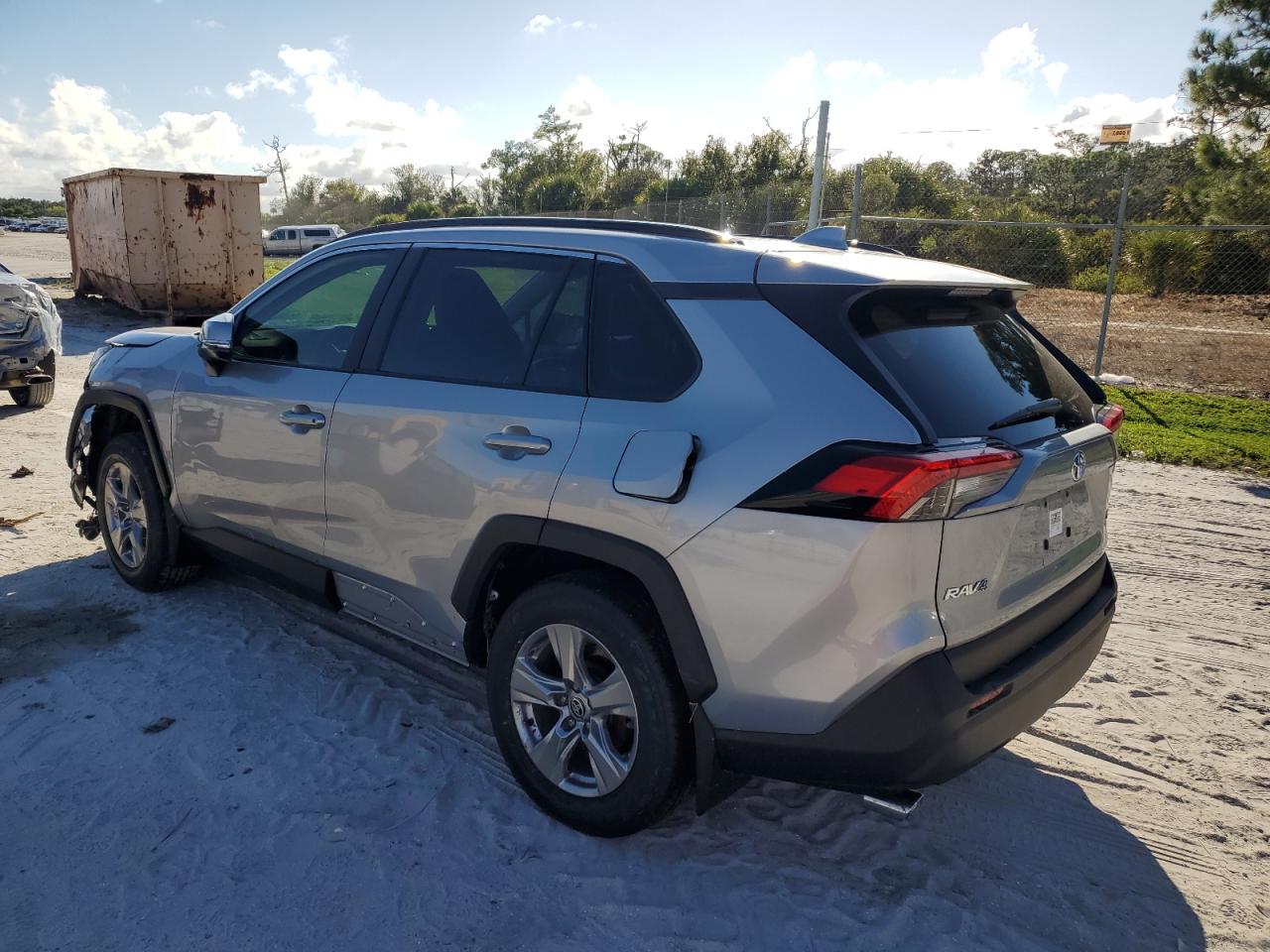 2025 TOYOTA RAV4 XLE photo 5