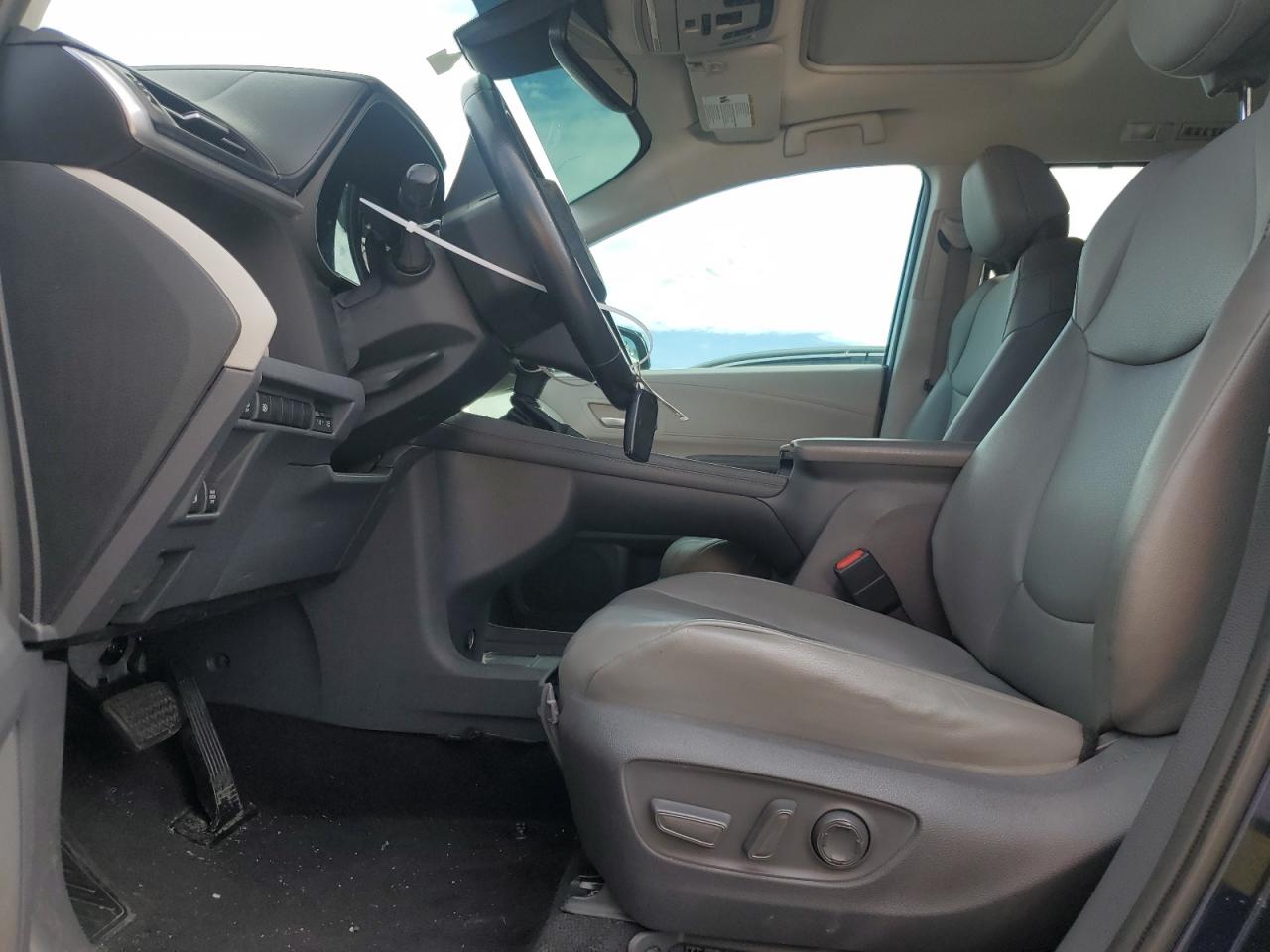 2021 TOYOTA SIENNA XLE photo 13