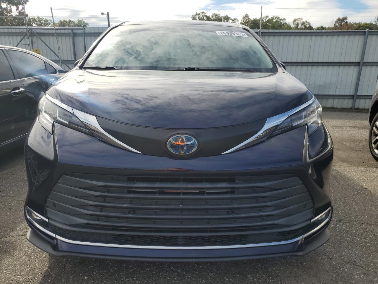 2021 TOYOTA SIENNA XLE photo 9