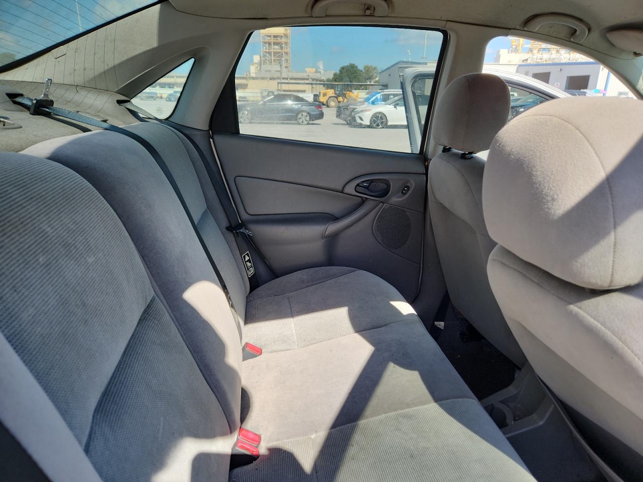 2002 FORD FOCUS SE photo 28