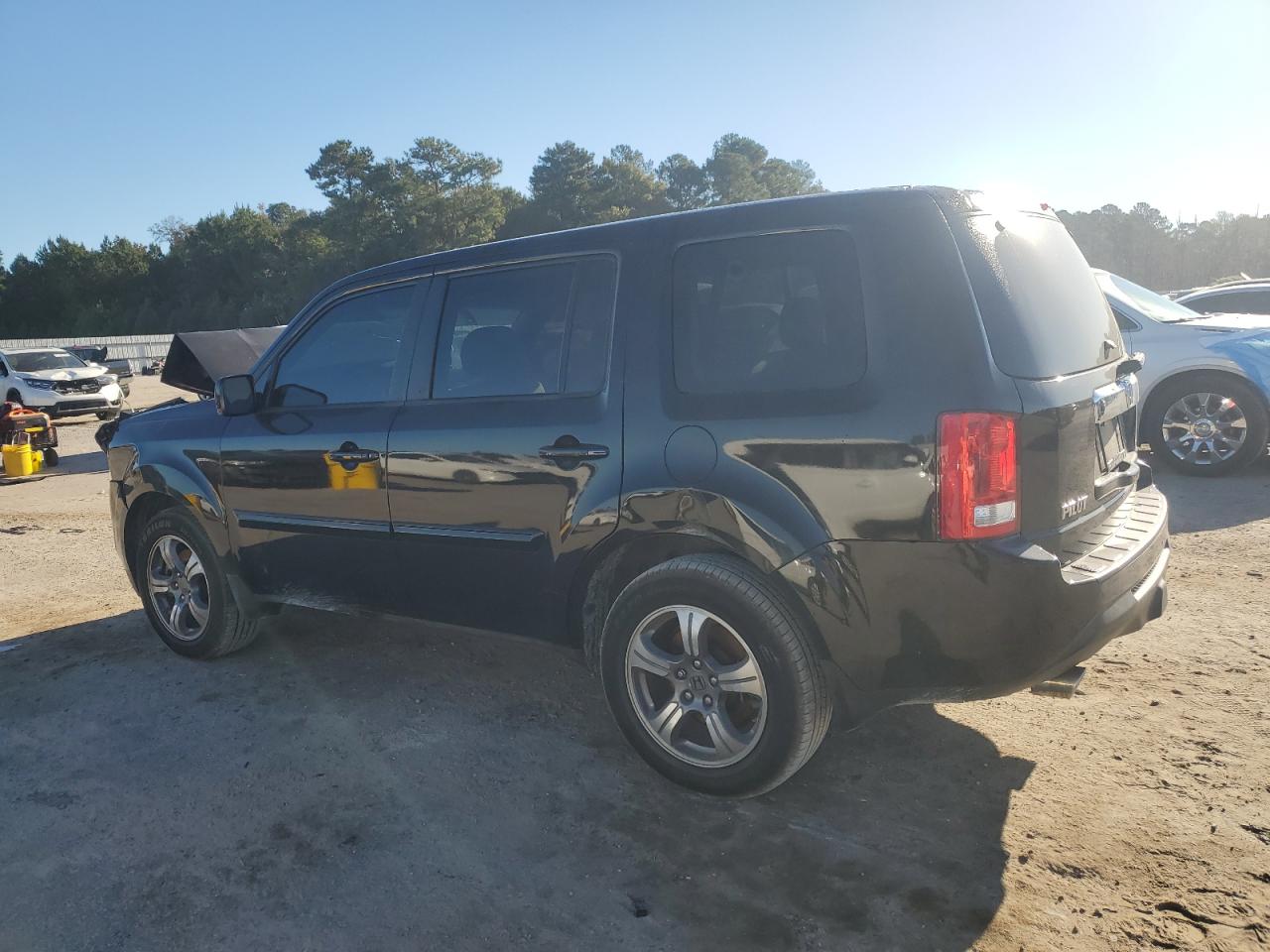2015 HONDA PILOT SE photo 2