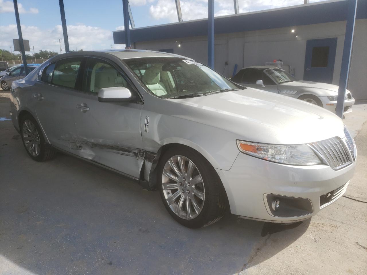 2009 LINCOLN MKS photo 4