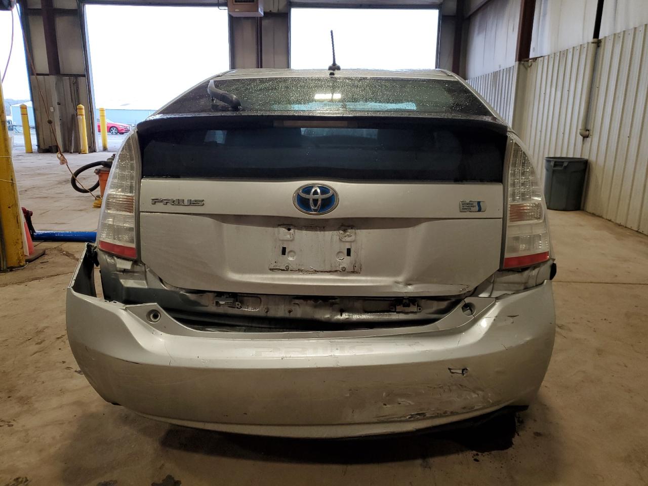 2011 TOYOTA PRIUS photo 16