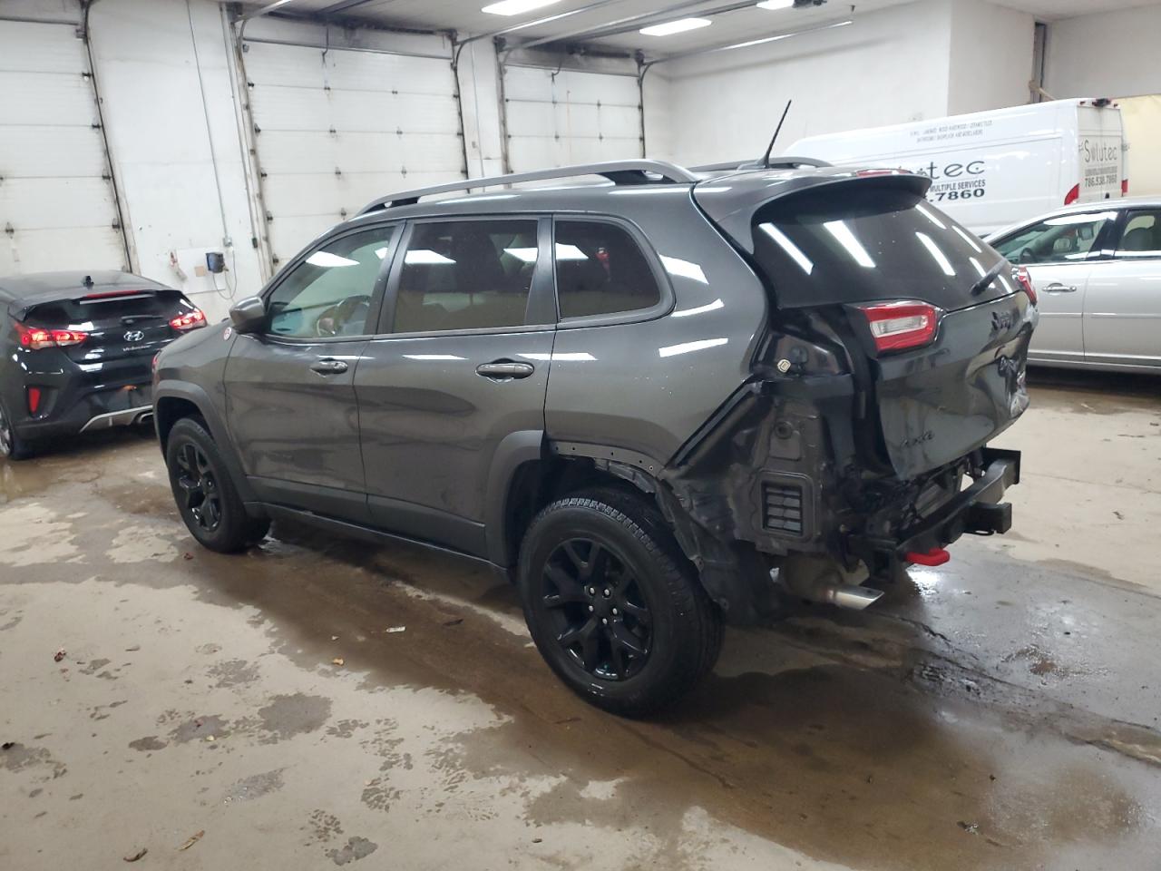 2015 JEEP CHEROKEE TRAILHAWK photo 2