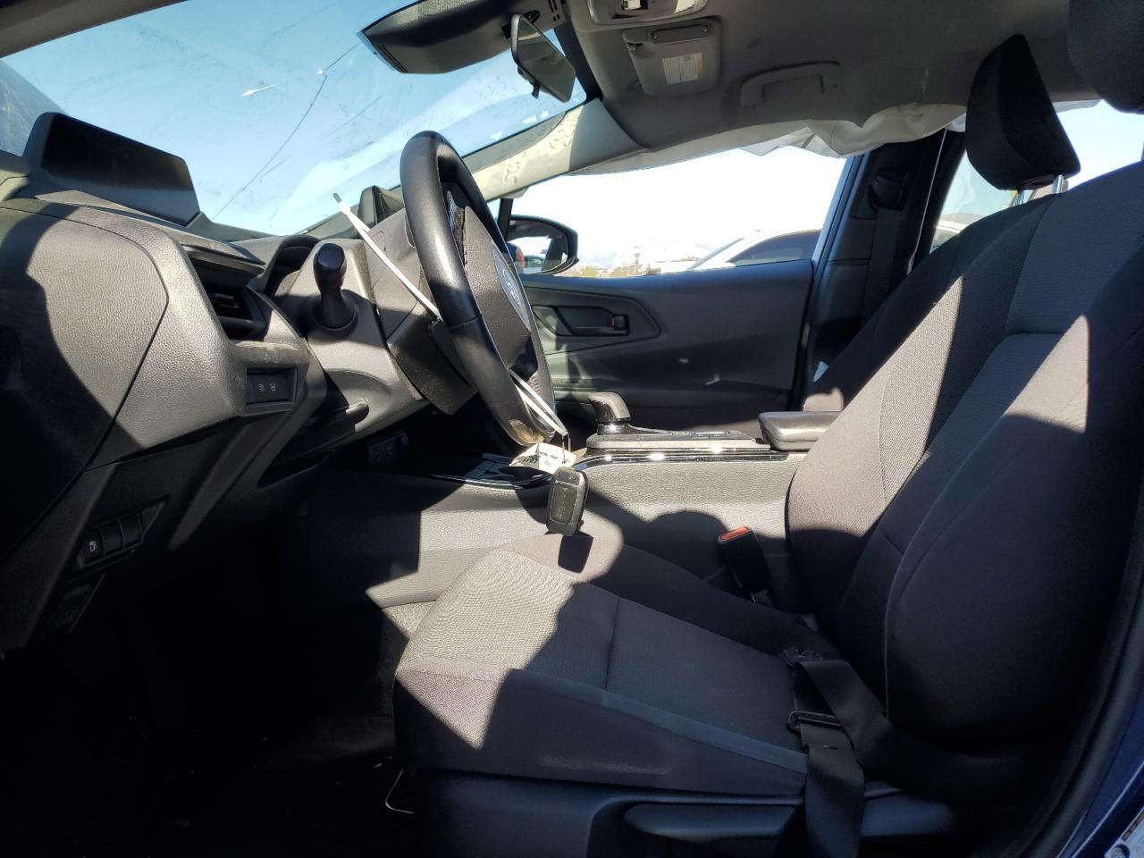 2024 TOYOTA PRIUS LE photo 13