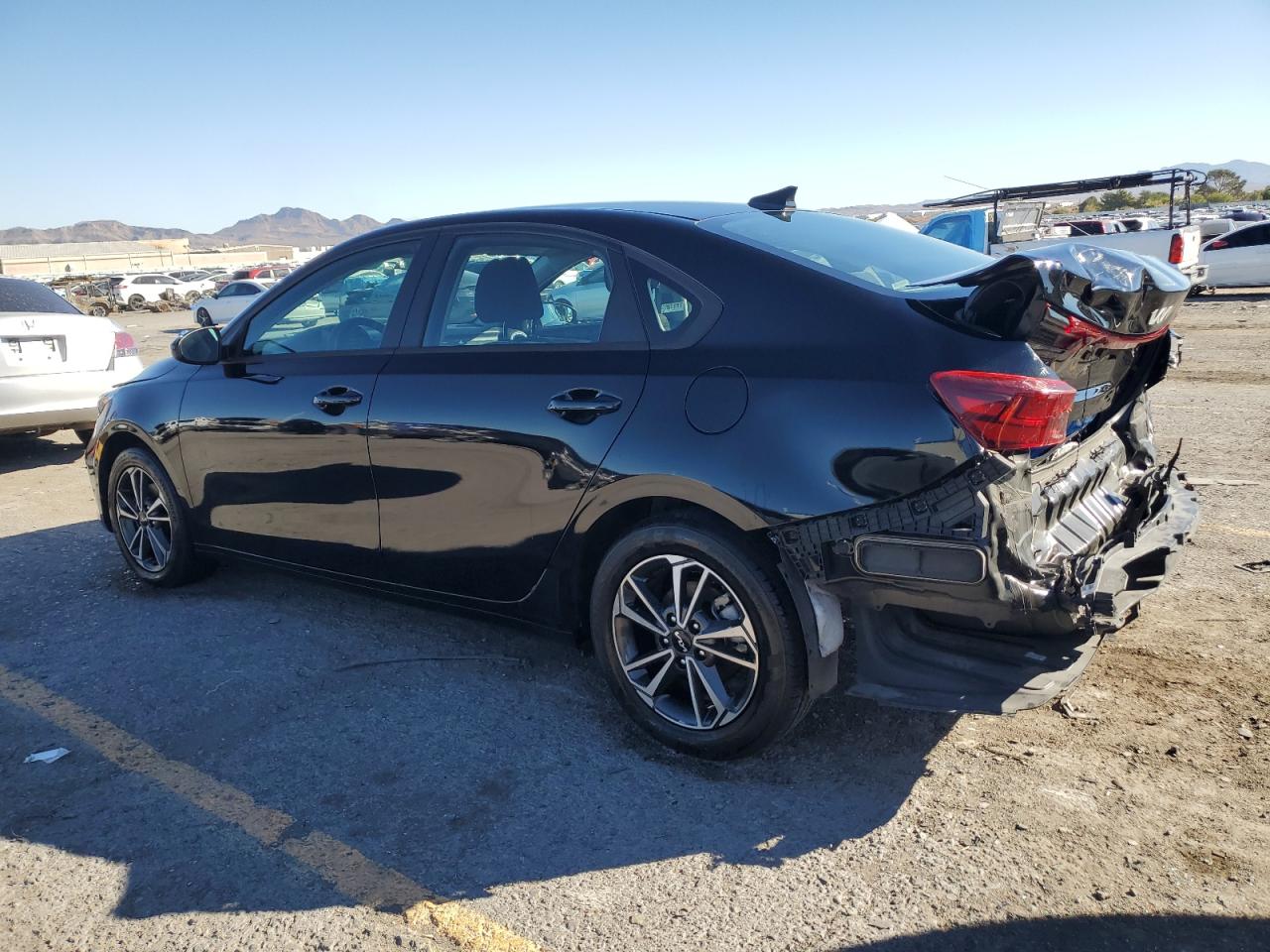 2023 KIA FORTE LXS photo 4