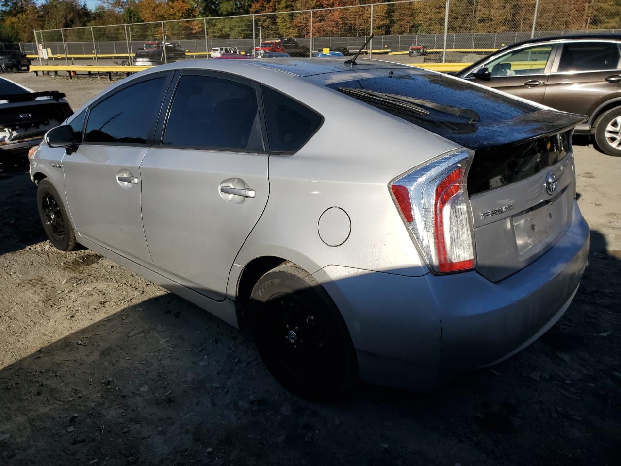 2015 TOYOTA PRIUS photo 3